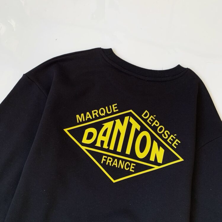 ◼️2025年秋冬新品✨ Danton前刺繡瓦片後印花長袖衛衣