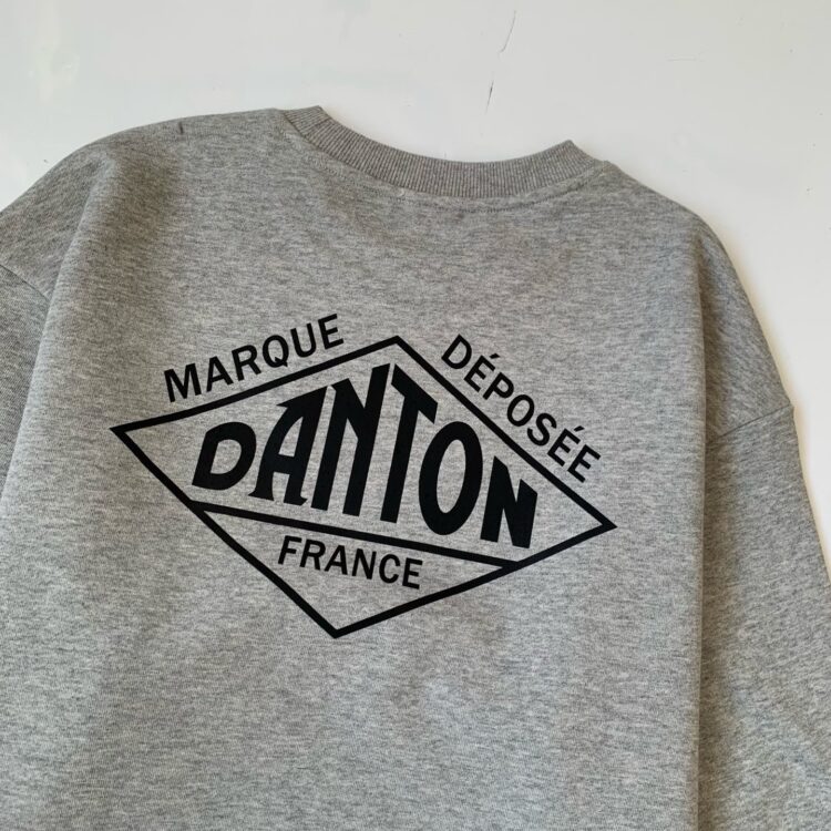 ◼️2025年秋冬新品✨ Danton前刺繡瓦片後印花長袖衛衣