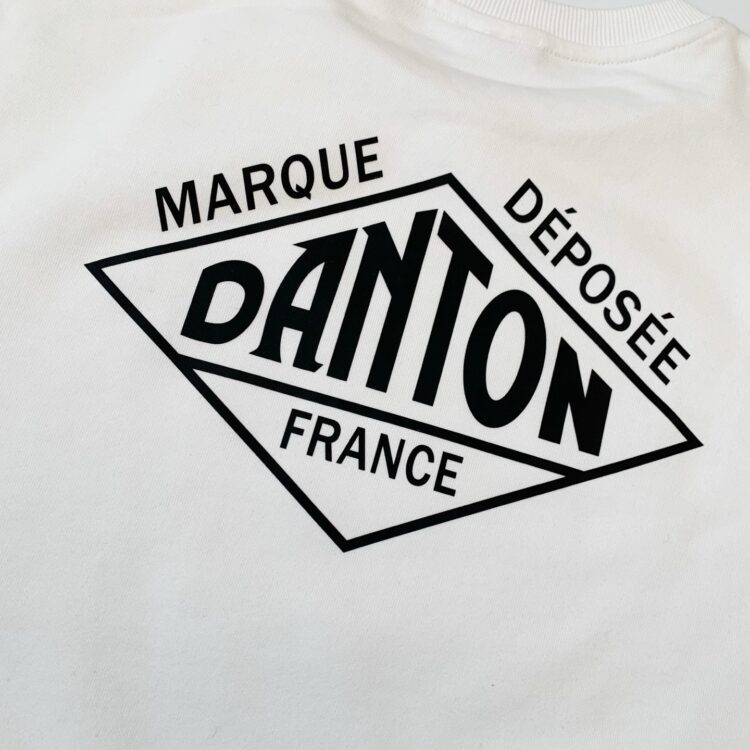 ◼️2025年秋冬新品✨ Danton前刺繡瓦片後印花長袖衛衣