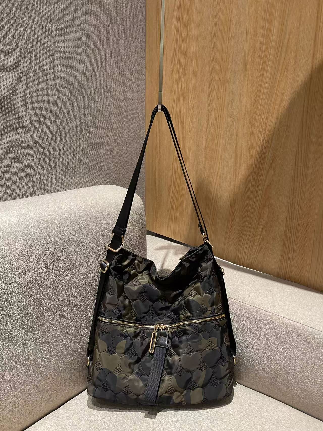 高質實用防水多隔層斜孭單肩包：圖片 3