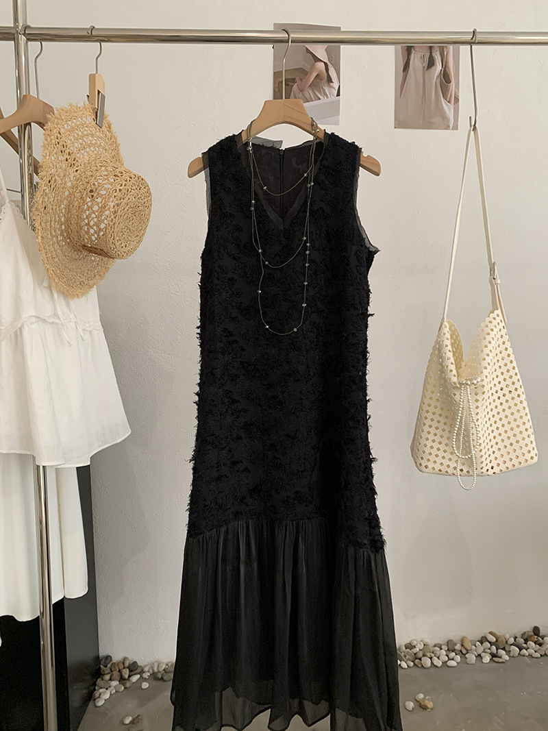 🩷chic 新裝! V領毛絨感純色背心連衣裙：圖片 8