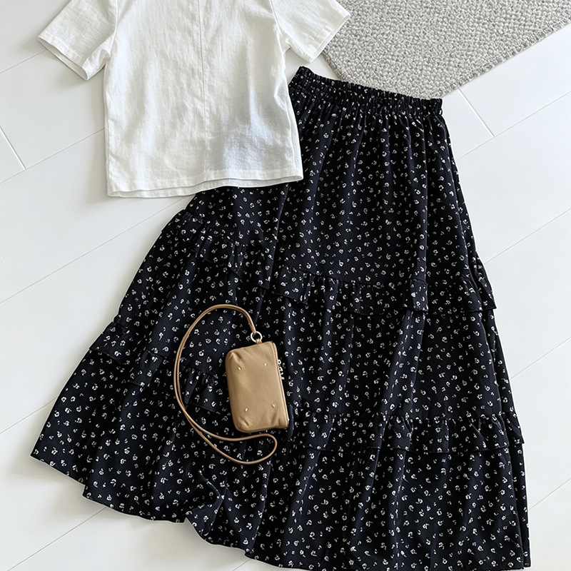 🩷chic 春夏新裝! 黑色顯瘦碎花半身傘裙：圖片 1