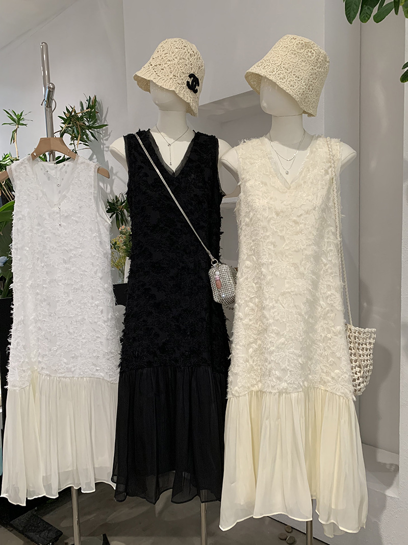 🩷chic 新裝! V領毛絨感純色背心連衣裙：圖片 1
