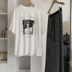 🩷chic 新裝! PrintedT恤+條紋半身裙套裝：圖片 3