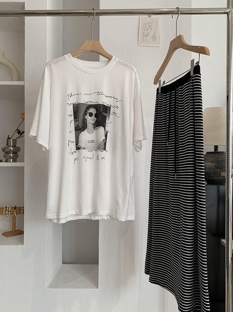 🩷chic 新裝! PrintedT恤+條紋半身裙套裝：圖片 3