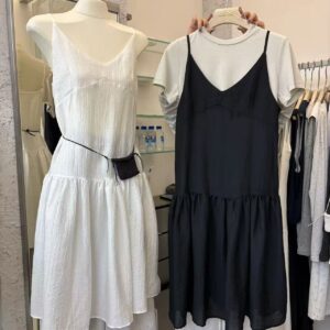 🩷chic 新裝!少女感v領疊穿吊帶連衣裙：圖片 1