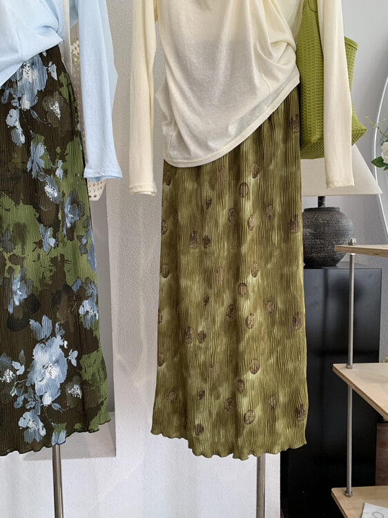 🩷chic 新裝!橡筋腰暈染後叉半身裙