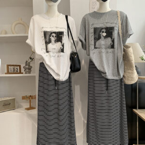 🩷chic 新裝! PrintedT恤+條紋半身裙套裝：圖片 1