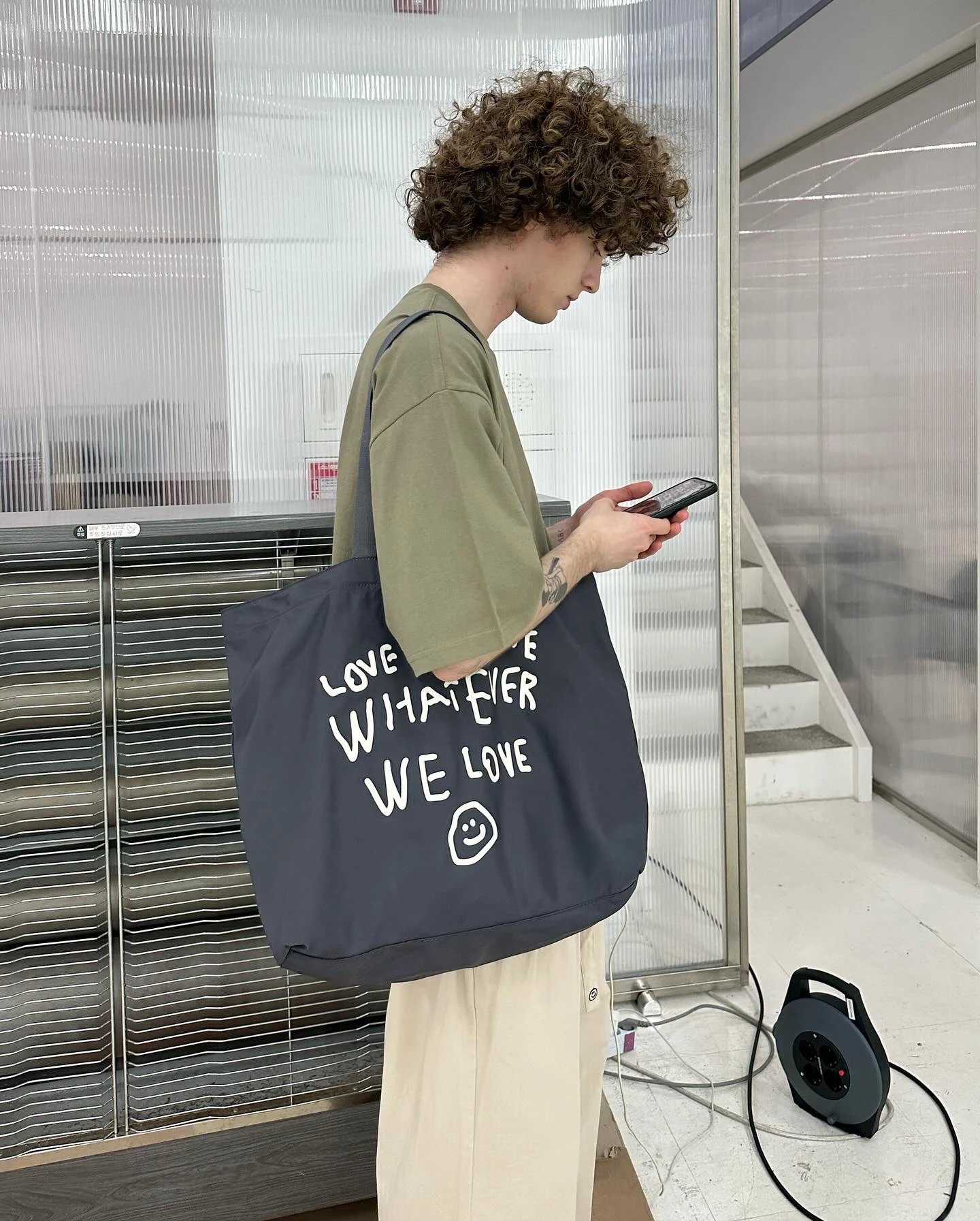 OOOWL 兩色入~笑臉側孭tote Bag：圖片 2
