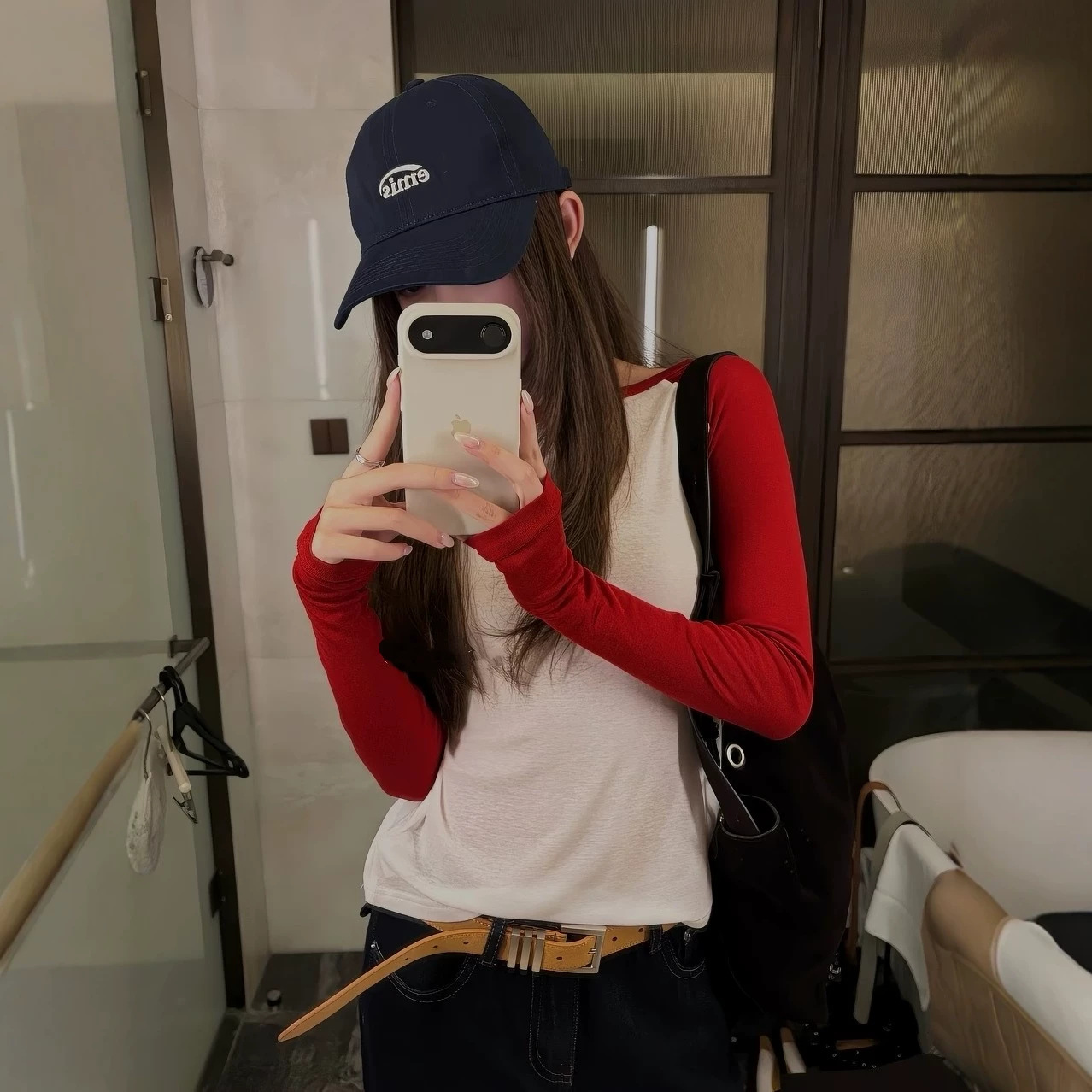 韓系小眾！撞色插肩圓領長袖T恤：圖片 1