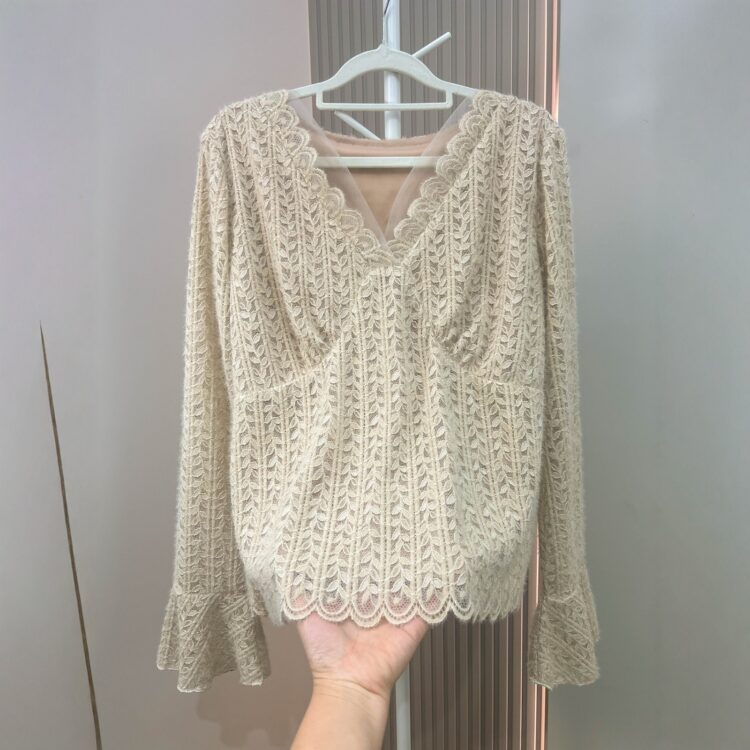 PLUS SIZE💗春秋款喇叭袖V領lace上衣