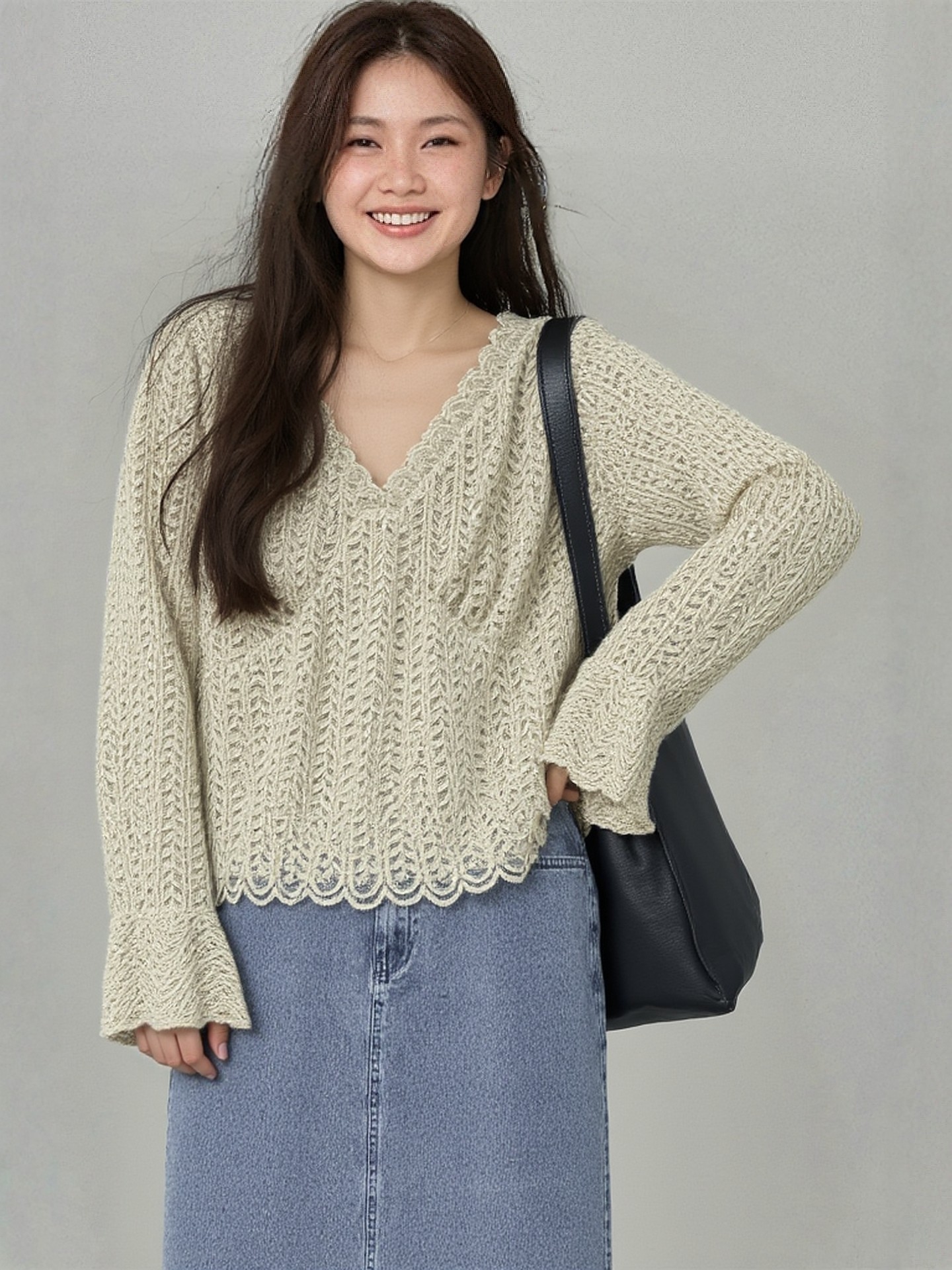 PLUS SIZE💗春秋款喇叭袖V領lace上衣：圖片 1
